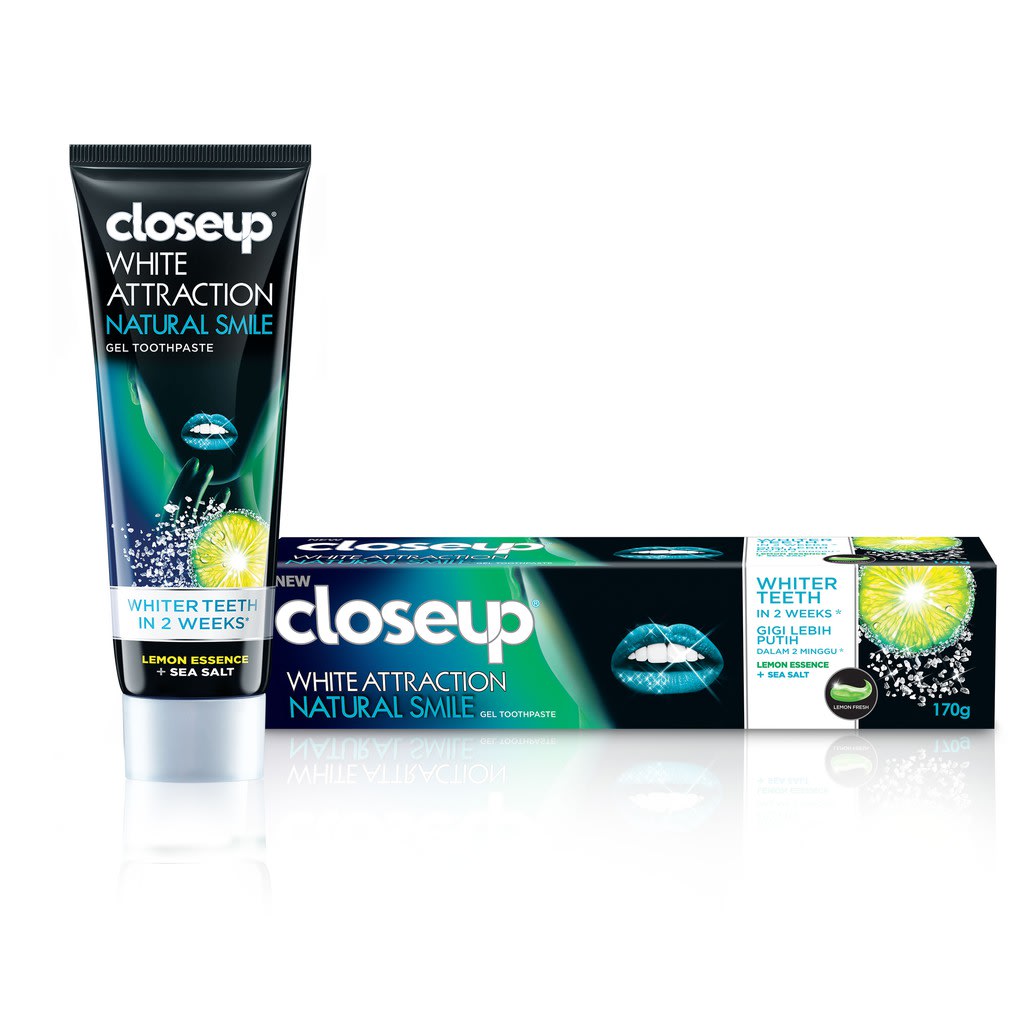 Close-Up White Attraction Natural Smile-review