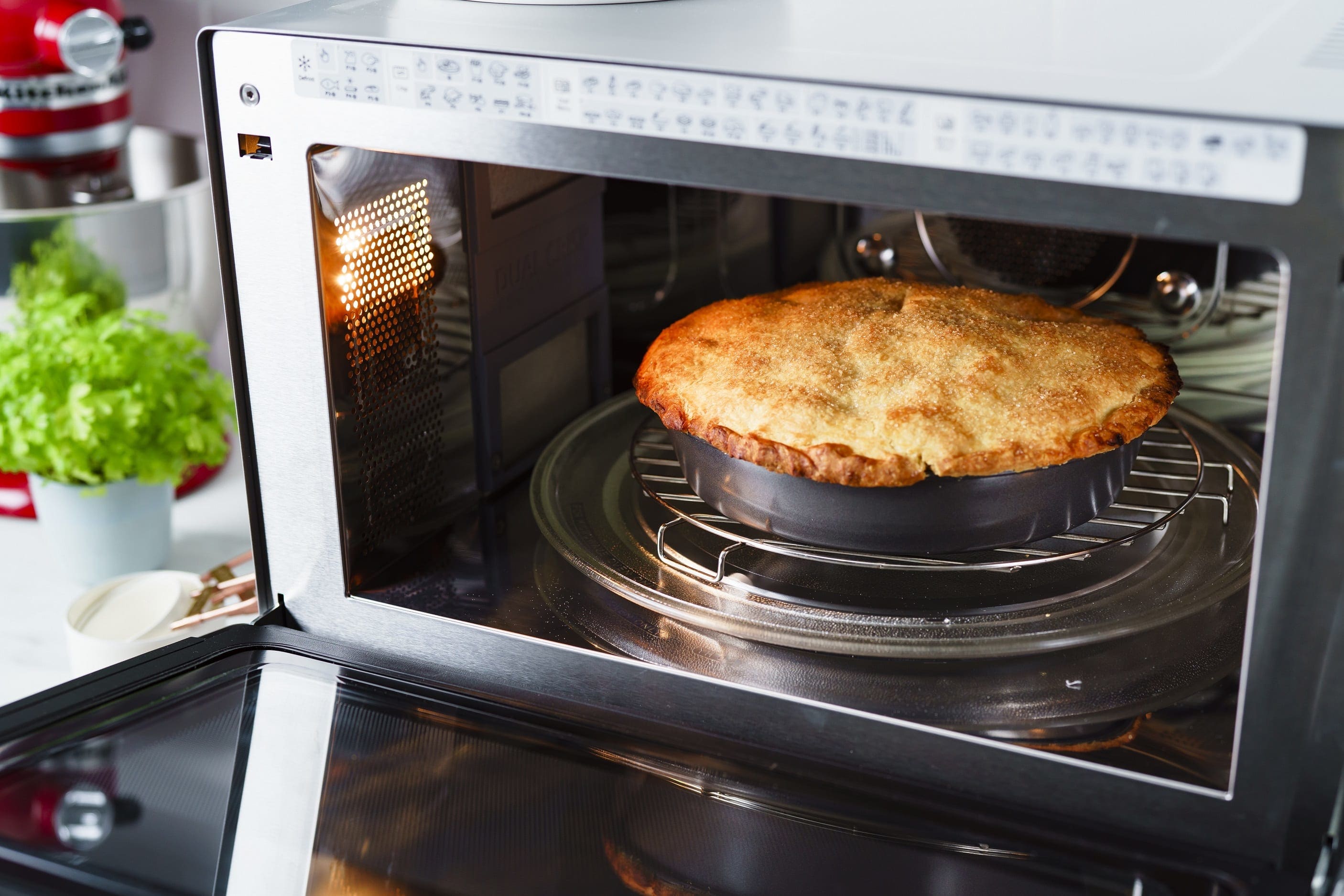 Запечь в свч. Kenwood Convection Oven. Микроволновая печь. Микроволновая печь с грилем. Микроволновая печь с едой.