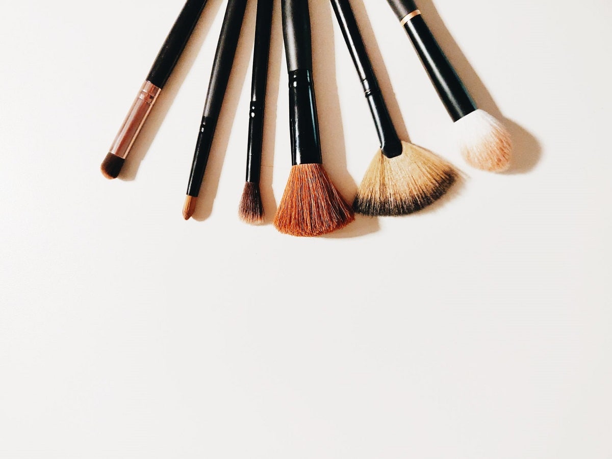 10 Brush Make Up Favorit Beauty Influencer yang Bagus Untuk Hasil Riasan Sempurna.jpeg