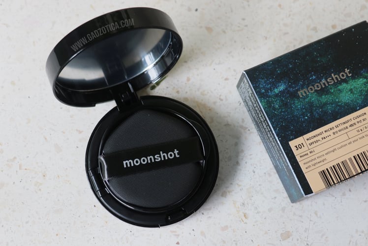Micro setting. Кушон Moonshot 301. Moonshot Micro Settingfit Cushion оттенки. Moonshot Clming Cushion. Moonshot кушон в матовой темно синей упаковке.
