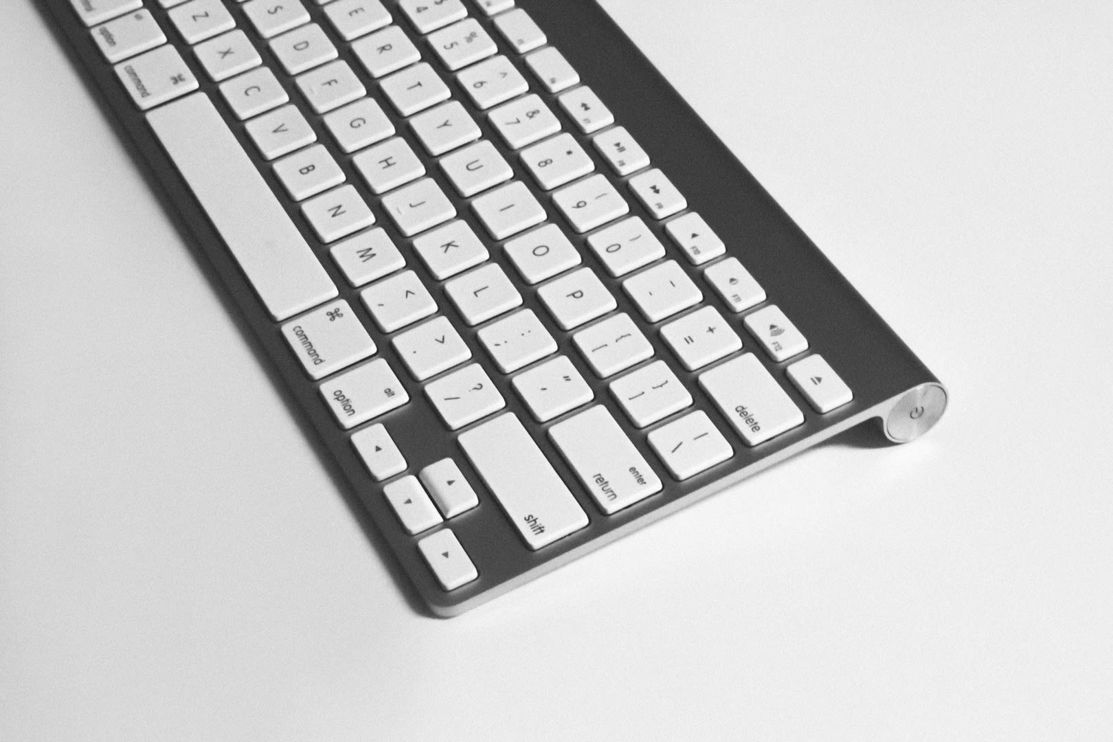 ilustrasi keyboard eksternal laptop hitam putih