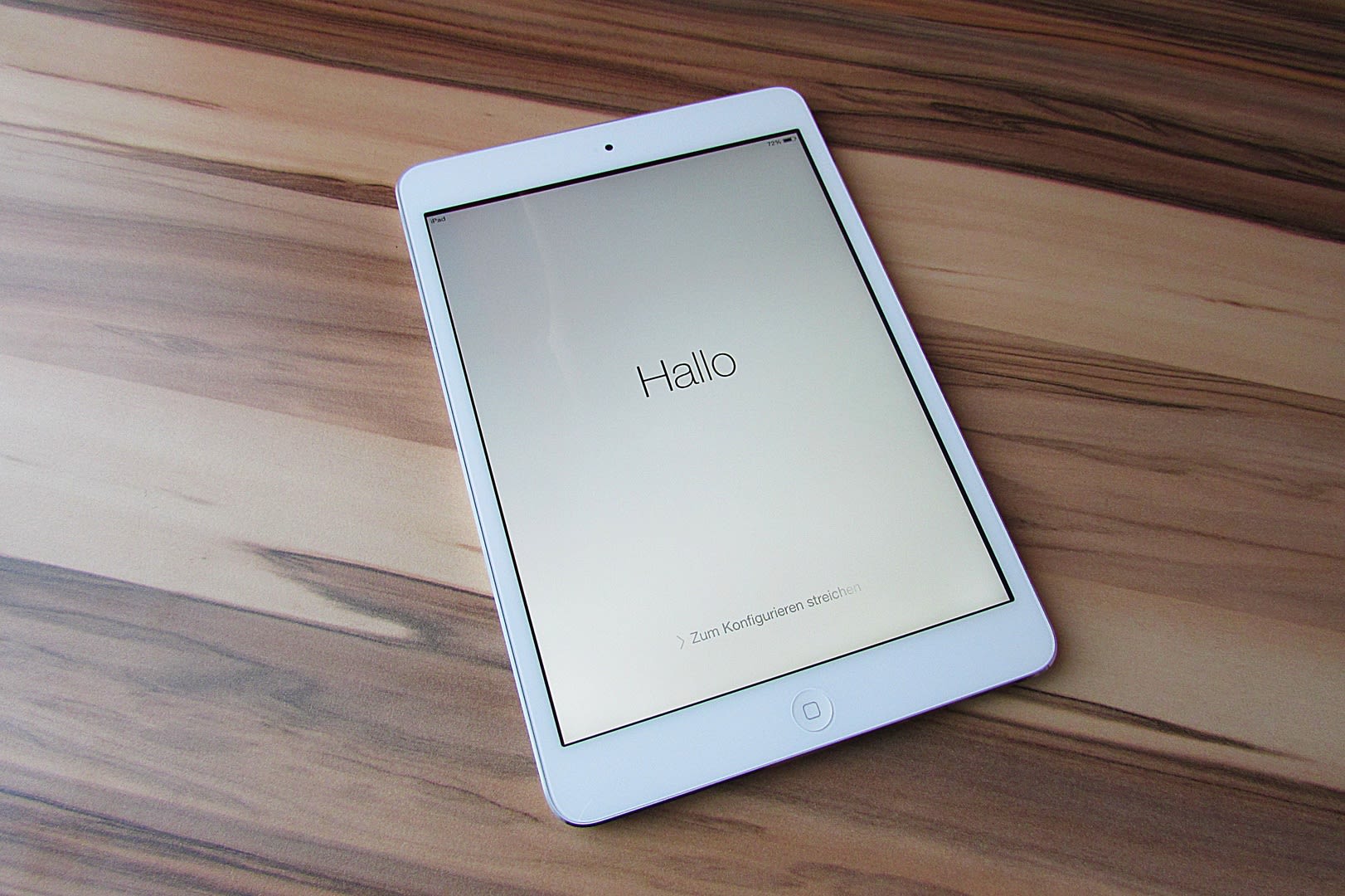Ilustrasi tablet iPad baru warna putih