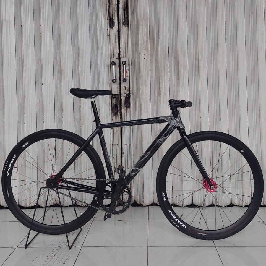 sepeda fixie hitam yang bagus