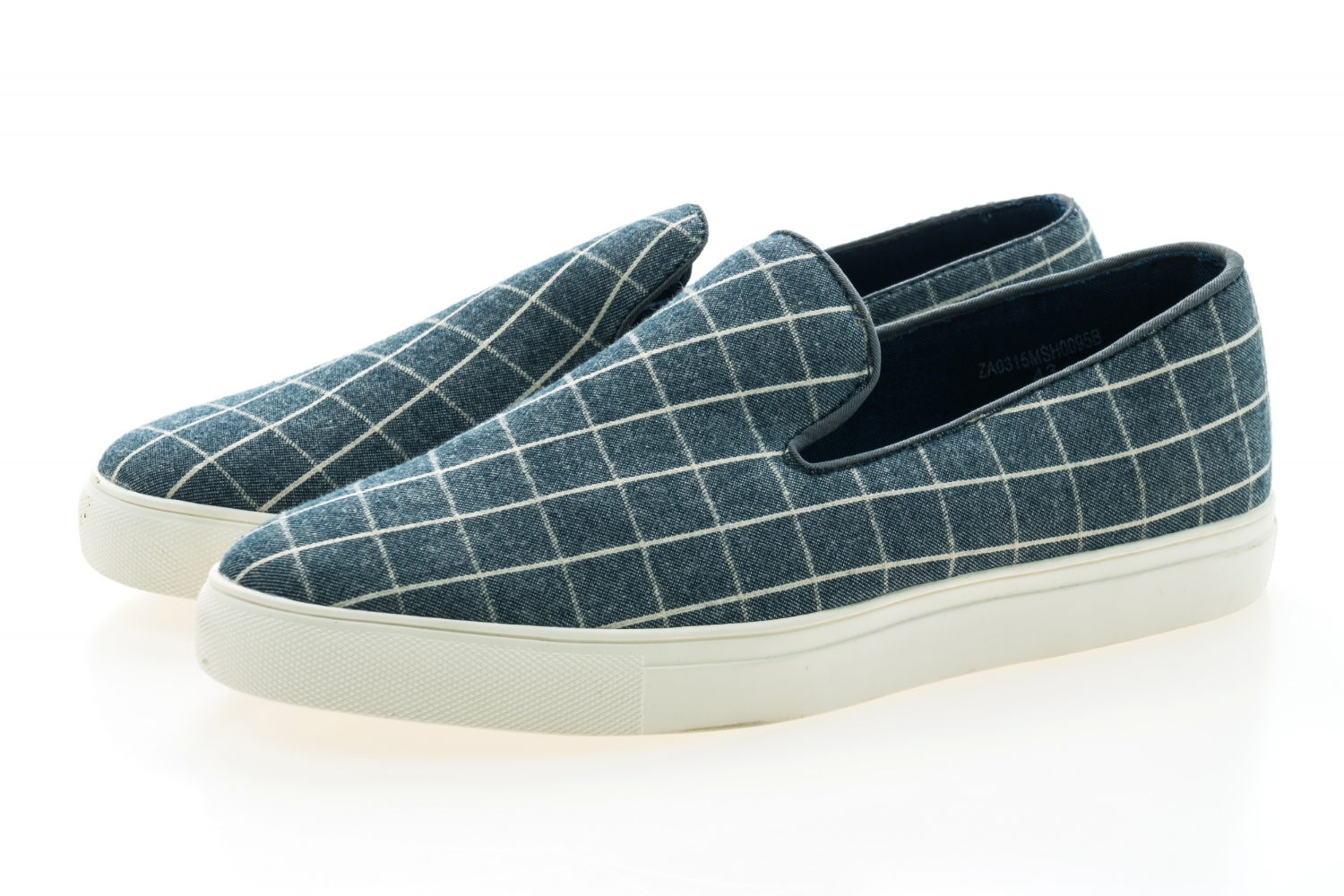 sepatu slip on pria terbaik