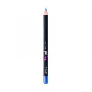 Eyeliner pensil biru dengan hasil akhir natural