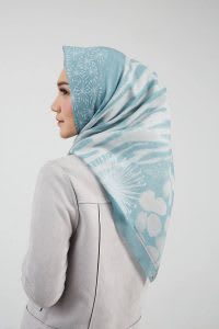 Hijab pattern dua motif