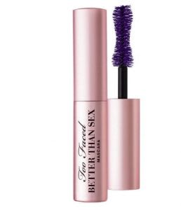 Set makeup dengan maskara ungu limited edition