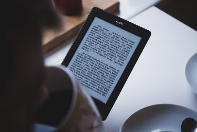 10 e-reader ยี่ห้อไหนดี  พกพกง่าย ตอบโจทย์คนรักการอ่าน เช่น kindle boox