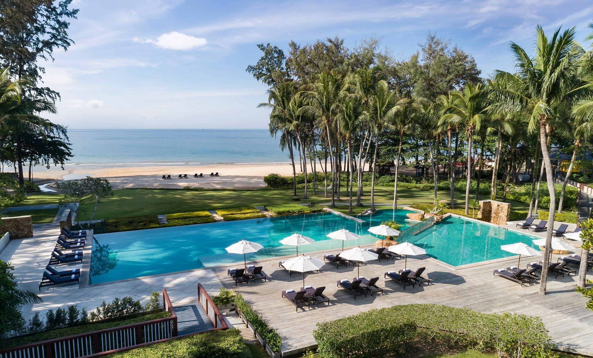 Dusit Thani Krabi Beach Resort (ดุสิตธานี กระบี่ บีช รีสอร์ท)