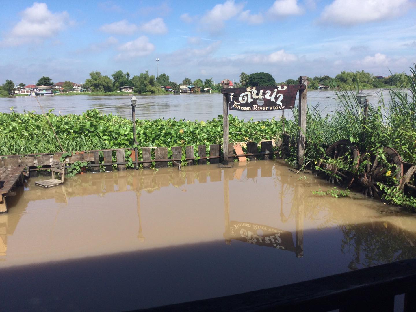 ร้านต้นน้ำ ริเวอร์วิว