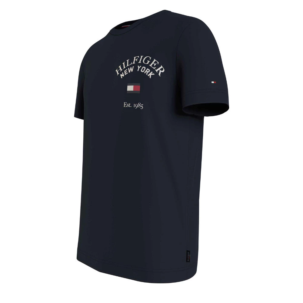 Tommy Hilfiger แบรนด์เสื้อผ้าต่างประเทศ