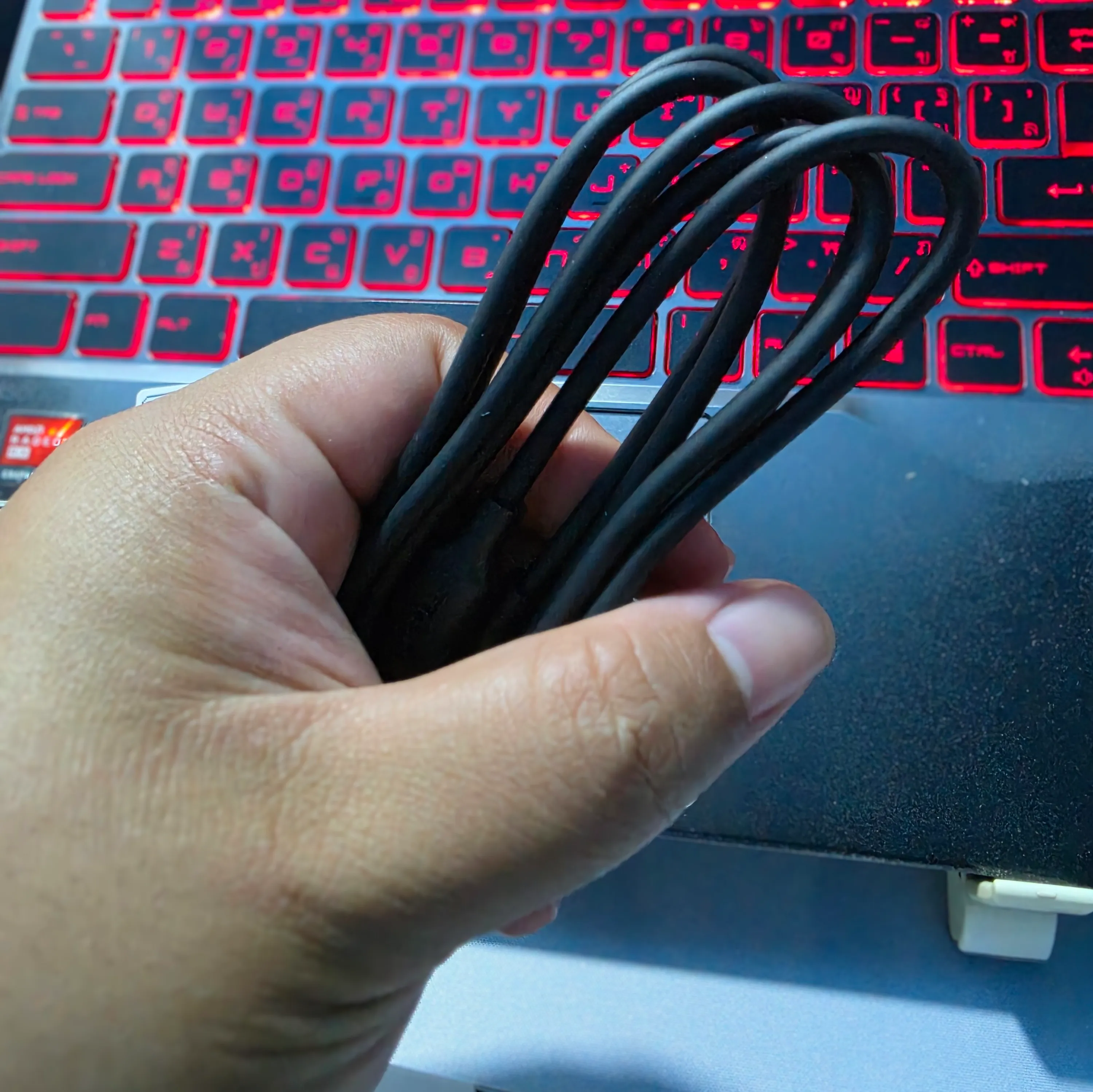 สายชาร์จ USB-C to USB-C ความยาว 1 เมตรที่แถมมาในกล่อง UGREEN W759